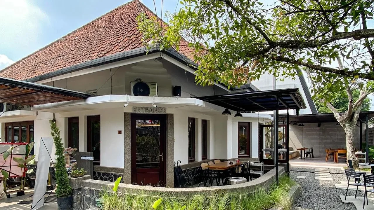 Paragraph Exterior Paragraph Coffee & Eatery